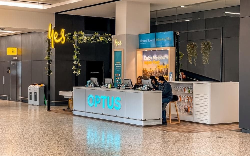 Buying SIM Card at Melbourne Airport - Optus Store